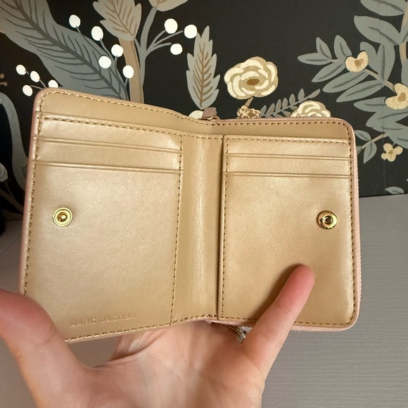 Marc Jacobs the mini compact wallet Rose Leather EUC - Picture 4 of 4